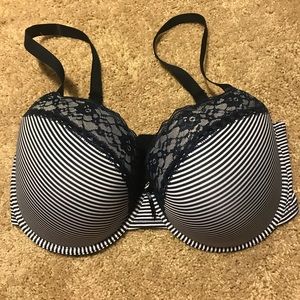 Lot of 38 DD BRAS *very open on price*